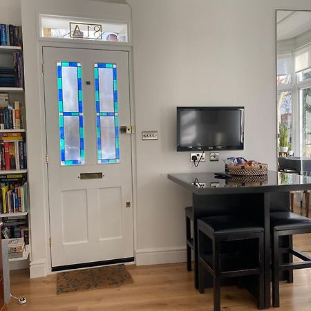 Ferienwohnung Interior Designed Flat Near Kew Botanical Gardens London Exterior foto